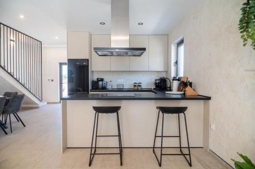 Villa Maratea - Oasis With Private Pool & Sauna in Dračevac Ninski