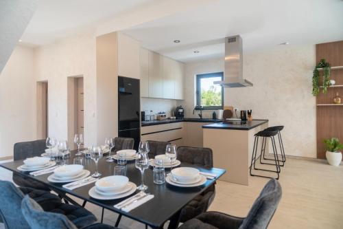 Villa Maratea - Oasis With Private Pool & Sauna in Dračevac Ninski