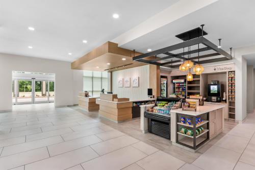 Lobi, Hilton Garden Inn Destin Commons in Destin Beachfront
