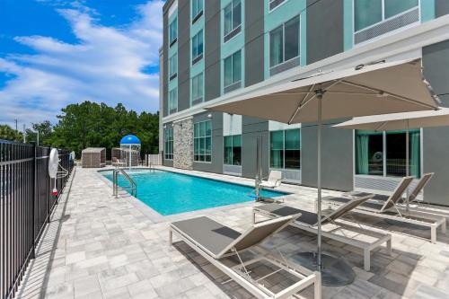 Manzara, Hilton Garden Inn Destin Commons in Destin Beachfront