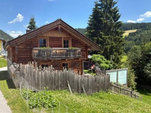 Chalet in St Martin with Sauna & Mountain Views in Sankt Martin am Tennengebirge, Österreich