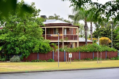 B&B Rockingham - Anchorage Guest House and Self-contained Accommodation - Bed and Breakfast Rockingham