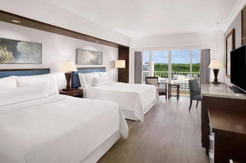 2 queen beds
