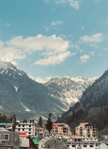 Lee Rivage Inn in Naran