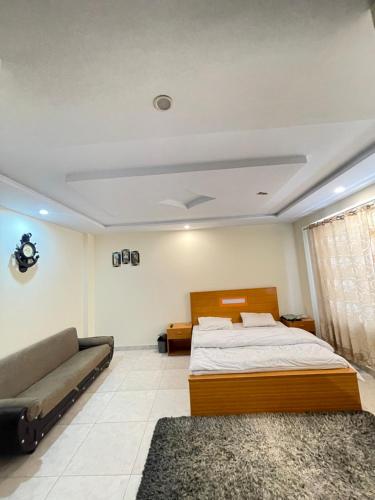 Lee Rivage Inn in Naran