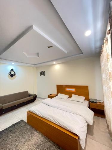 Lee Rivage Inn in Naran