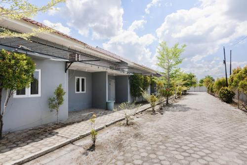 RedDoorz near Universitas Palangkaraya 2 – Palangkaraya, OK