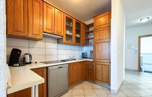 virtuve, Lovely Apartment In Sibenik With House Sea View in Zablace