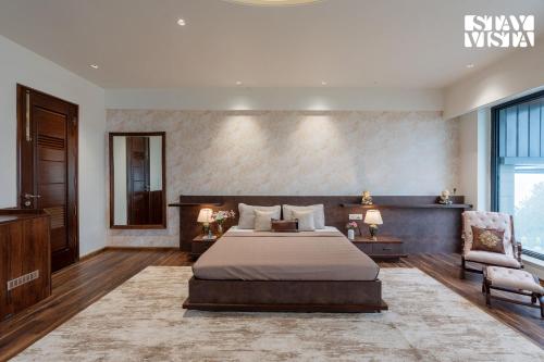 StayVista at Altiora Kasauli with Outdoor Pool & Lawn - image 5