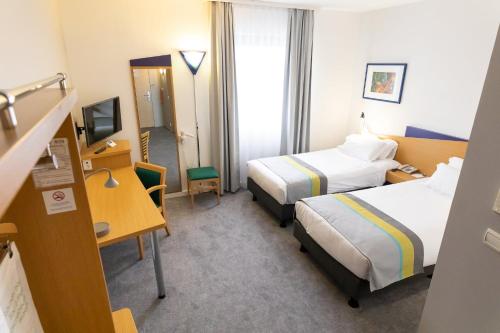 Holiday Inn Express ARRAS Room Type - Room, 2 Single Beds