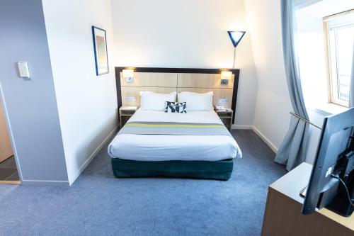 Holiday Inn Express ARRAS Room Type - Queen Suite with Sofa Bed - Mid Floor