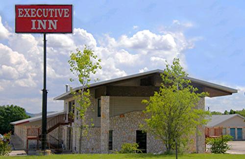 Hotels Near The Cocky Rooster Bar Comfort Tx Best Hotel Rates