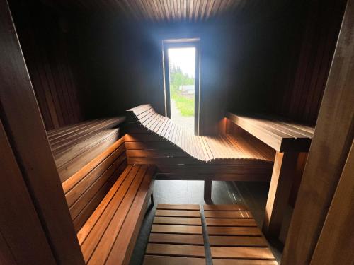 Noir 256 chalet with its own swimming pool, hot tub, and sauna in Voronenko