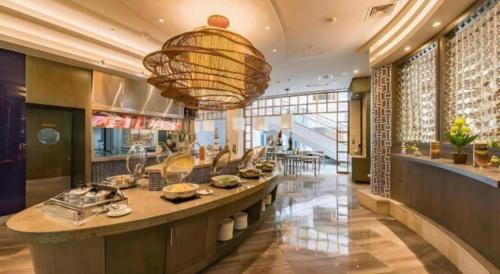 Palace Hotels (Chongqing Nanbin Road Holy Land Hot Spring Branch) 朗丽兹酒店（重庆南滨路圣地温泉店） - Chongqing