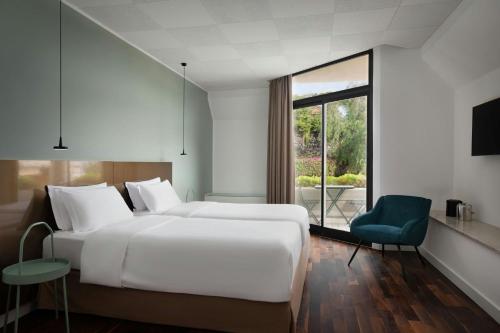 2 twin beds