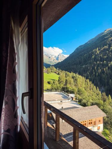 Le Refuge Hotel Restaurant in Axalp