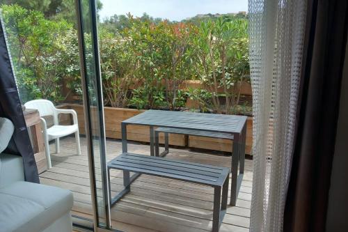 Cosy cocoon with balcony close to the sea