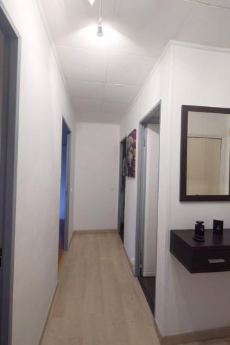 Cozy apartment with AC, parking and terrace in La Pagane