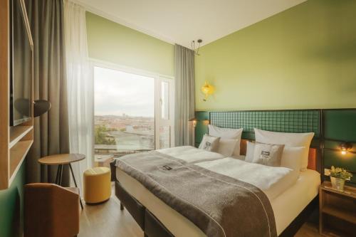 Holiday Inn – the niu, Dwarf Berlin Schoneberg by IHG in Schöneberg