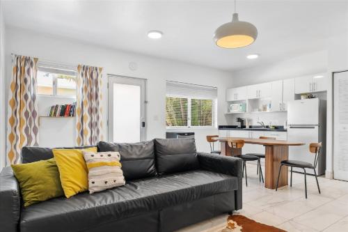 2 bedrooms, 4 beds
