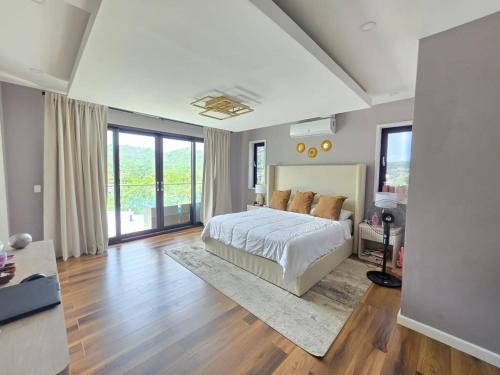 Villa Rosewood Luxury 4BR Villa Private Pool in เมาท์ปาร์นัสซุส