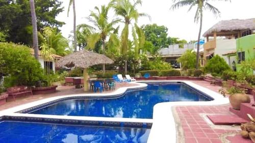 3BR Beach Home Palapa Pool & Steps to the Beach
