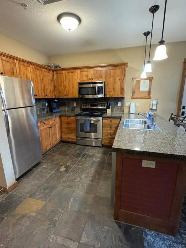 2 bedrooms, 5 beds
