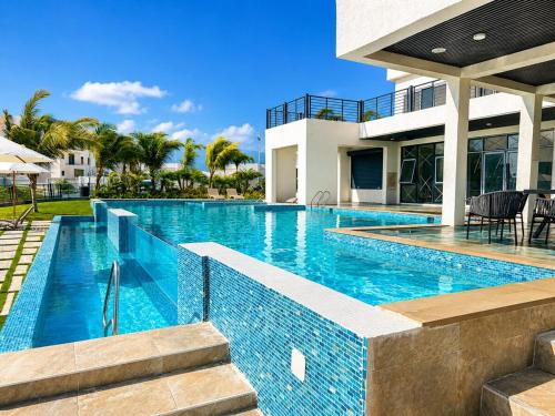 Ocho Rios Private Beach 2 Pools 2 Suites 3 Balconies in 플랜테이션 빌리지