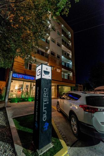 출입구, Edificio Guttero in 칼레타 올리비아