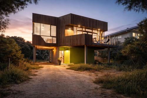 Вход, Architectural Coastal Retreat 100m to Beach in Golden Beach