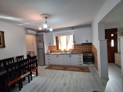 Shena Apartment - image 2