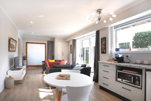 Kitchen, Waikanae Beach Suite Retreat in Waikanae