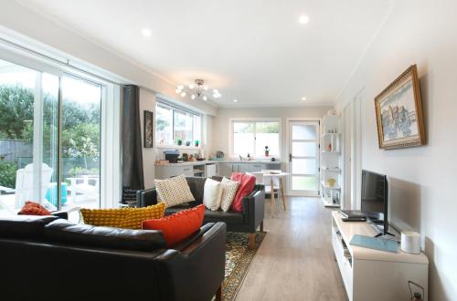 Guestroom, Waikanae Beach Suite Retreat in Waikanae