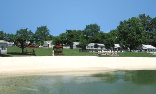 Beach, South Beach Resort Hotel in Marblehead (OH)