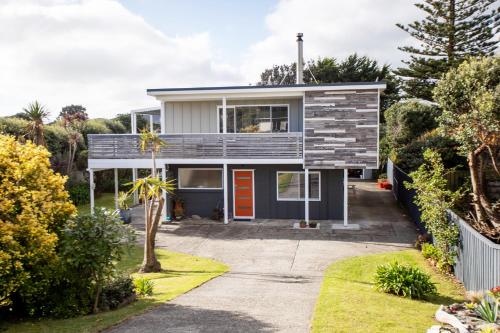 Exterior view, Waikanae Beach Suite Retreat in Waikanae