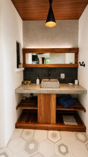 화장실, Casa Swell Coronado, Adults-Only Boutique Hotel, Pool & Beach in 플라야 코로나도