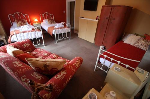 3 twin beds