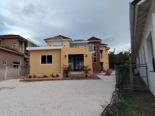 Deluxe two 2 bedroom in พริออรี