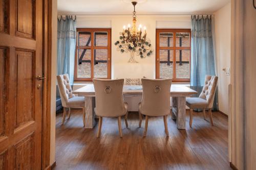 Facilities, Traumhaftes Anwesen mit Gutshaus und Nebenhaus in Niedere Borde