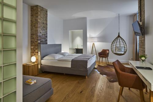 1 double bed, 1 twin bed