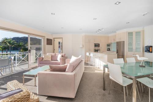 Crowsnest Apartments in Whitianga