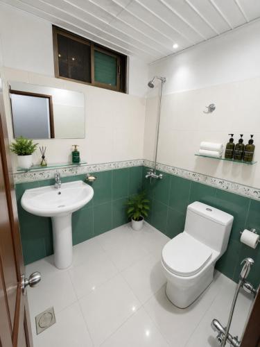 Banyo, Canopy Court Farmhouse Murree in Bhurban