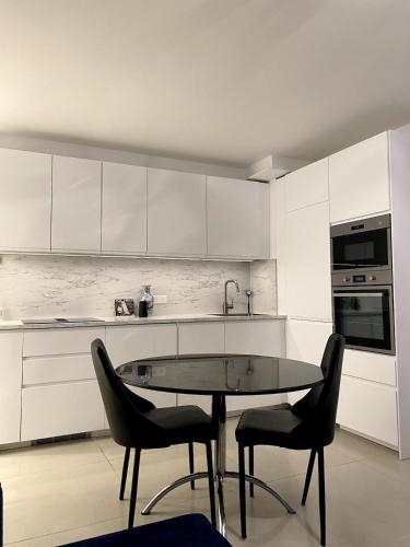 Chic 1-BR with Terrace, AC & Wi-Fi
