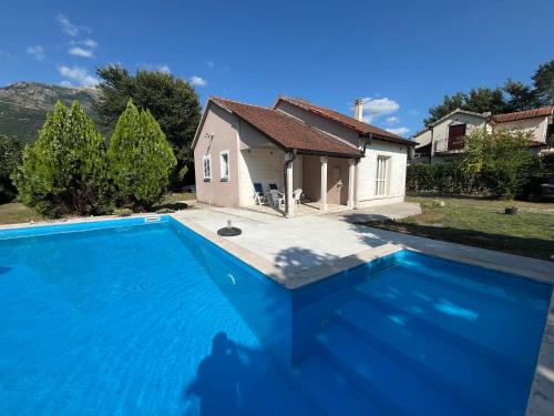 Boka Garden Retreat - Private Pool & Large Garden Near Kotor and Tivat