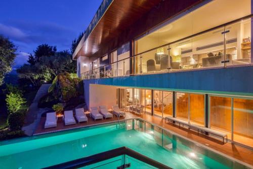 Infinity Villa Cavez - Luxury Retreat in โตรฟา