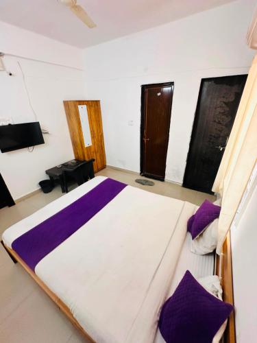 HOTEL DELUXE  in Pune
