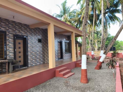 Sulochana Beach House in Ambolgad