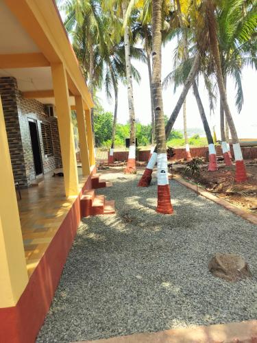 Sulochana Beach House in Ambolgad