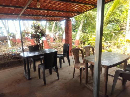Sulochana Beach House in Ambolgad