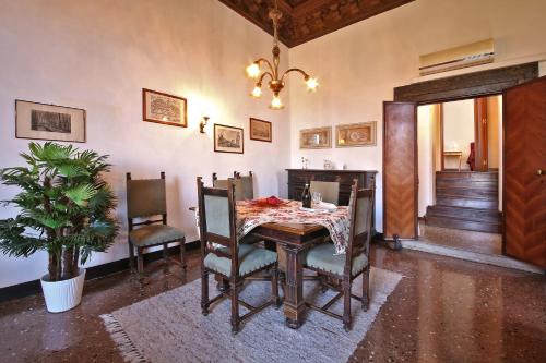Appartamenti Palazzo Foscarini . - image 4